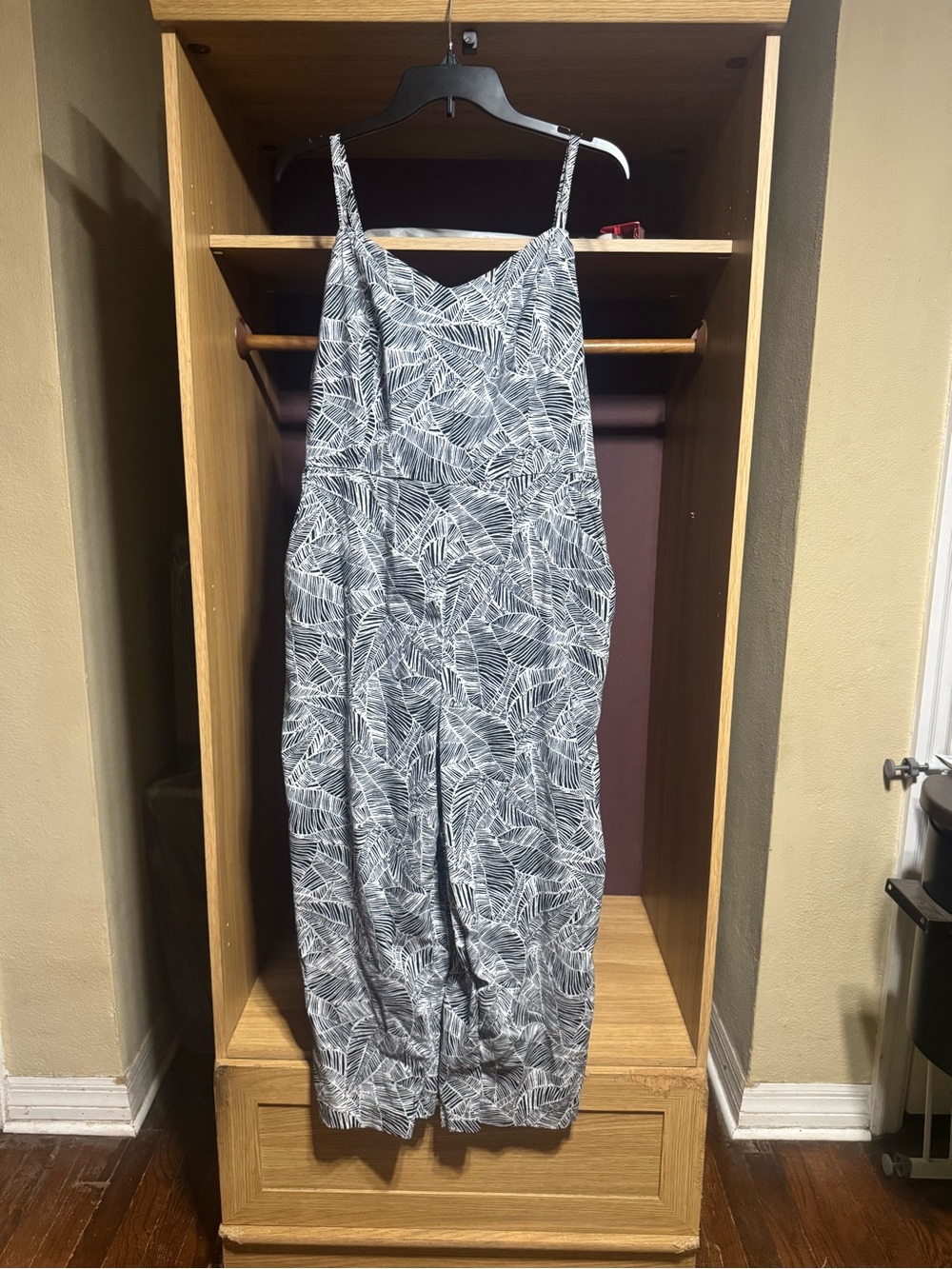 Old Navy Black White Tropical Leaf Print Cami Jumpsuit Size XL